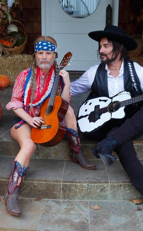 Music Legends Costume Ideas, Country Music Costume Ideas, Willie Nelson Halloween Costume, Country Costumes For Couples, Couples Country Costumes, Musical Couple Costumes, Western Couples Costume, Singer Halloween Costumes Famous, Happy Gilmore Costume Couple