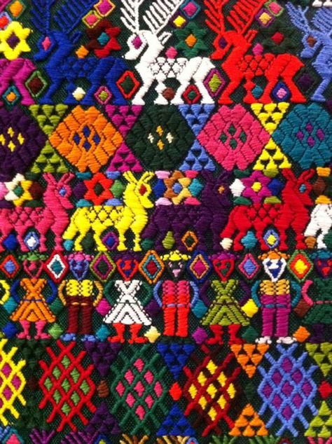 Guatemalan Embroidery, Guatemala Art, Studio Mural, Guatemalan Weaving, Guatemalan Art, South American Textiles, 100 Crochet Stitches, Guatemalan Textiles, Colorful Quilts