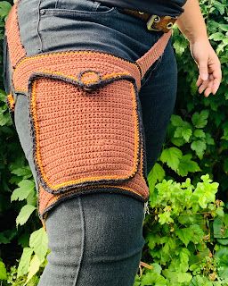 Steam Punk Crochet, Leg Bag Pattern, Thigh Holster Bag, Crochet Messenger Bag, Steampunk Patterns, Accesorios Aesthetic, Crochet Baby Projects, Steampunk Bag, Boho Crochet Patterns