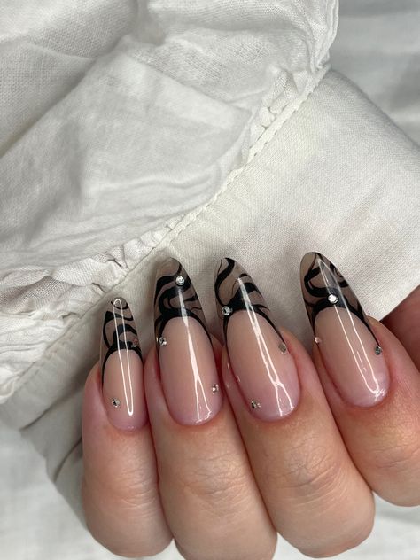 Nails Ideas With Diamonds, French Nails Rhinestones, Black Nails Inspo Aesthetic, Black Chrome French Tip Nails, Purple Nails Wedding, Black Nails With Diamonds, Chrome Nails 2023, Black French Nail Designs, Black Diamond Nails