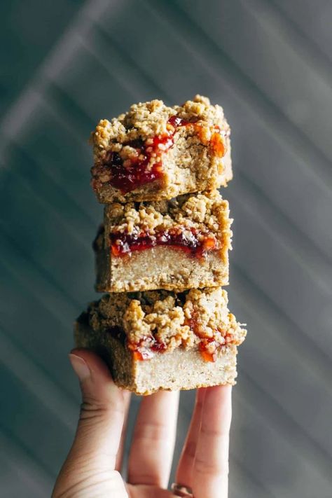 Simple Vegan Dessert, Jam Bars, Dessert Design, Pinch Of Yum, Oat Crumble, Crumble Bars, Slow Cooker Desserts, Snack Bars, Food Fruit