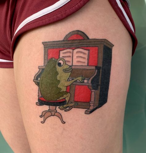 A little over the garden wall tattoo Over The Garden Wall Frog Tattoo, Over The Garden Wall Tattoo Simple, Otgw Tattoo, Over The Garden Wall Tattoo, Piano Tattoo, Tattoo Over Scar, Lantern Tattoo, Pumpkin Tattoo, Wall Hats