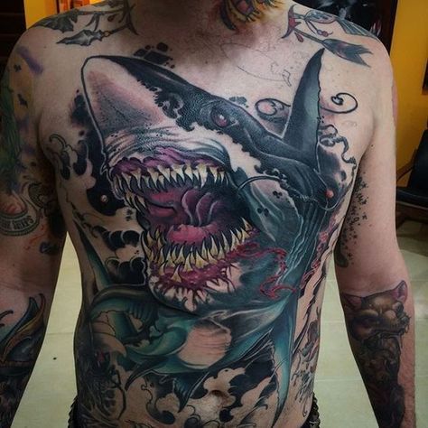 Get ready to dive into the world of shark tattoos and discover their unique symbolism and style. We invite you to learn more about their meaning, as well as choose a design that's right for you. Tattoo Shark, Idea Tattoo, Shark Tattoo, Awesome Tattoo, Cool Chest Tattoos, Pieces Tattoo, Shark Tattoos, Trendy Tattoo, Badass Tattoos