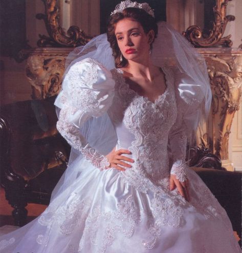 1980s Wedding Dress, 90s Wedding Dress, Dramatic Wedding Dress, Bridal Gowns Vintage, Dress Couture, Vintage Brides, Beautiful Wedding Gowns, Wedding Dresses Satin, Wedding Gowns Vintage