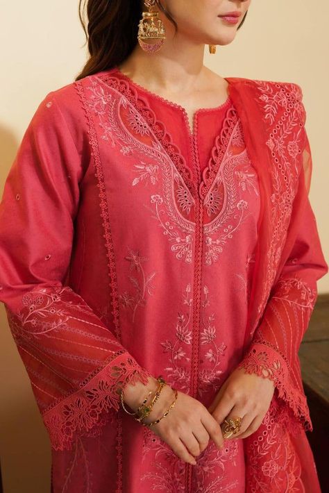 Simple Dress Casual, Lace Dress Design, Lawn Suit, Neck Designs For Suits, Pakistani Fancy Dresses, Kurta Neck Design, Dress Neck Designs, Casual Wear Dress, Dress Design Patterns