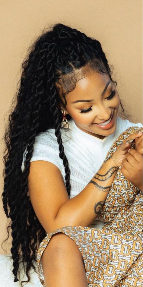 Shenseea Hairstyles, Boho Senegalese Twists Black Women, Boho Goddess Senegalese Twist, Sengalese Twists Boho, Boho Cuban Twist, Bora Bora Boho Braids, Black Women Quick Weave, Shenseea Outfits, Curly Hair Goddess