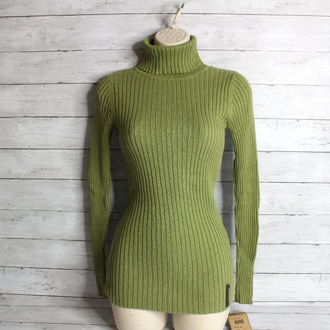 New With Tags Ruff Hewn Ribbed Turtleneck Sweater Long Sleeves Color Highland Green Faux Leather/Metal Logo 100% Cotton Hand Wash Fall Winter Women's Size Xs X-Small Retail $49.00 Tight Turtleneck Sweater, Kermit Costume, Green Turtleneck Outfit, Turtle Neck Sweaters, 70s Fashion Women, Turtleneck Sweater Outfit, Turtleneck Outfits, Thrift List, Turtleneck Layering