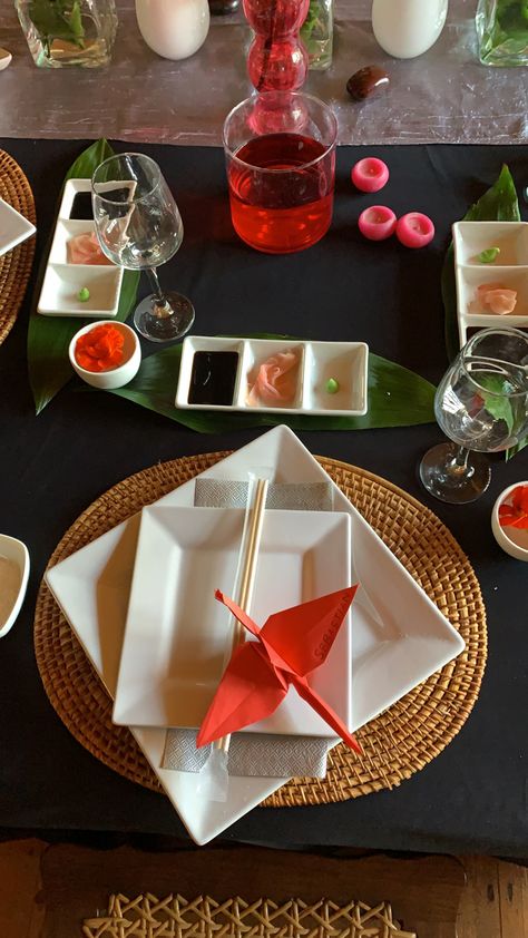 Tokyo Birthday Party Ideas, Japanese Theme Parties Decorations, Hibachi Table Set Up At Home, Sushi Party Ideas Table Settings, Hibachi Theme Birthday Party, Hibachi Party Decor, Naruto Wedding, Chinese Table Setting, Asian Thanksgiving