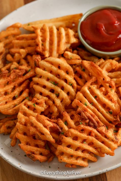 Air Fryer Waffle Fries, Potato Oven Recipes, Waffles Fries, Sweet Potato Waffle Fries, Waffle Chips, Nacho Bar Ideas, Waffle Fries Recipe, Nachos In Oven, Baked Sweet Potato Oven