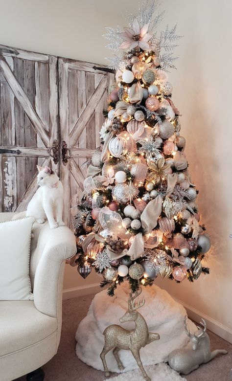 Christmas Tree Rose Gold And White, White Silver Rose Gold Christmas Tree, Black White Rose Gold Christmas Tree, Rose Gold Tree Christmas, Rose Gold And White Christmas Tree, Rose Gold And Silver Christmas Tree, Pink And Champagne Christmas Tree, Rose Gold Christmas Tree Ideas, Beautiful Christmas Trees Decorated