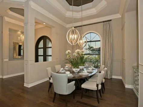 Front door entrance / hallway. Dining room. Open concept. Room Entrance Ideas, Dining Room Entrance, Kitchen Dining Room Combo, Retro Dining Rooms, Open Concept Kitchen Living Room, Narrow Living Room, Living Room Dining Room Combo, Entrance Ideas, Open Dining Room