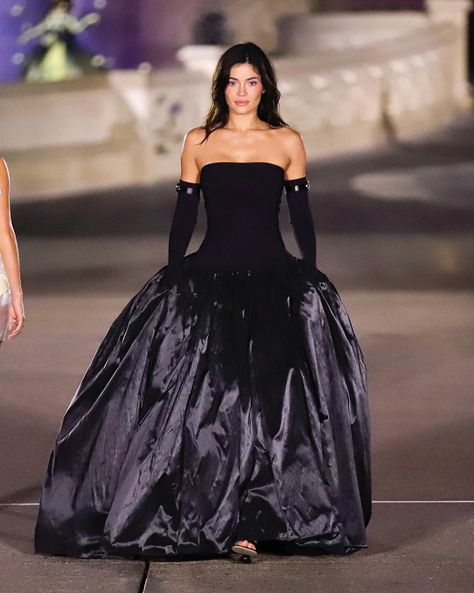 Kylie Jenner’s Runway Moment at Coperni’s Disneyland Paris Fashion Show Generates $16.8 Million in Media Exposure Paris Fashion Week Runway, Black Open Toe Heels, Kylie Kristen Jenner, Black Gown, Disneyland Paris, Inspirational Women, Wearing Black, Kylie Jenner, Paris Fashion