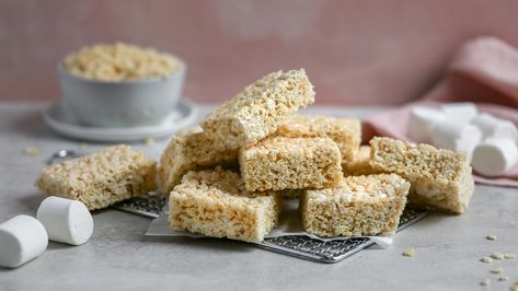 Soft and Chewy Rice Krispies Treats Rice Krispie Treats Original Recipe, Crispy Treats Recipe, Rice Krispie Bars, Rice Crispy Treats Recipe, Microwave Recipe, Gluten Free Marshmallows, Krispie Treats Recipe, Rice Krispies Treats, Krispies Treats