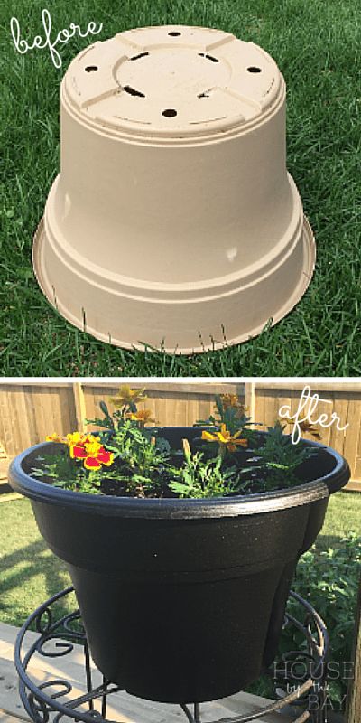 Plastic Pots Makeover, Plastic Pots Makeover Diy, Spray Paint Plastic Planters, Plastic Drawer Makeover, Planter Makeover, Spray Paint Plastic, Small Urban Garden, Paint Plastic, Diy Spray Paint