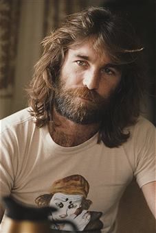 Dennis Wilson Dennis Wilson, Older Mens Hairstyles, 70s Men, Brian Wilson, Beach Boy, Hollywood Men, Beard Look, Seventies Fashion, Beach Boys