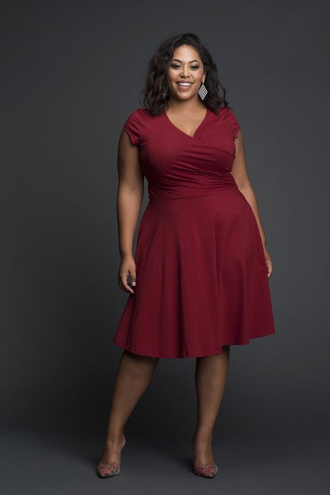 Kalibo, Plus Size Wedding Dresses With Sleeves, Sukienki Plus Size, Plus Size Cocktail Dresses, Maroon Dress, Maroon Red, Dress Shapes, Plus Size Wedding, Curvy Girl Fashion