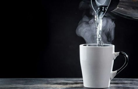 Hot Water Benefits, Reflux Diet, Acid Reflux Diet, Drinking Hot Water, Water In The Morning, Water Benefits, Natural Antibiotics, Water Kettle, Acid Reflux