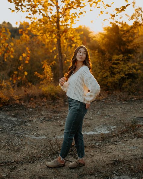 Senior Sunday!!! Soaking up these fall colors ✨ Senior Fall Pictures Outfits, Winter Senior Pictures Outfits, Fall Senior Pics, Fall Senior Pictures Outfits, Fall Picture Outfits, Winter Senior Pictures, Senior Pictures Outfits, Senior Outfits, Senior Sunday