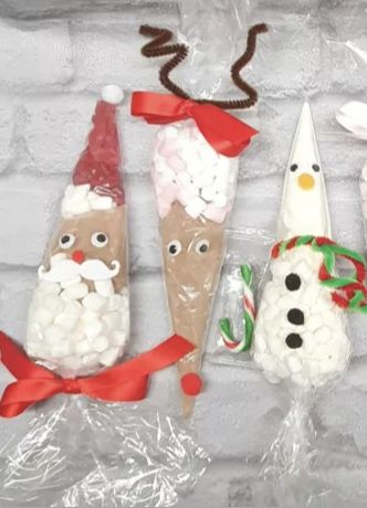 Hot Chocolate Cones, Chocolate Christmas Gifts, Reindeer Hot Chocolate, Chocolate Cone, Xmas Eve Boxes, Hot Chocolate Gifts, Christmas Treat Bags, Christmas Hot Chocolate