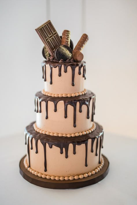 A Chocolate Lover's Dream Cake Art Wedding Cake, Chocolate Wedding Cakes, Lace Wedding Cakes, Metallic Wedding Cakes, Wedding Cake Art, Buttercream Wedding Cakes, Wedding Cake Trends, Modern Wedding Cakes, Chocolate Cake Designs