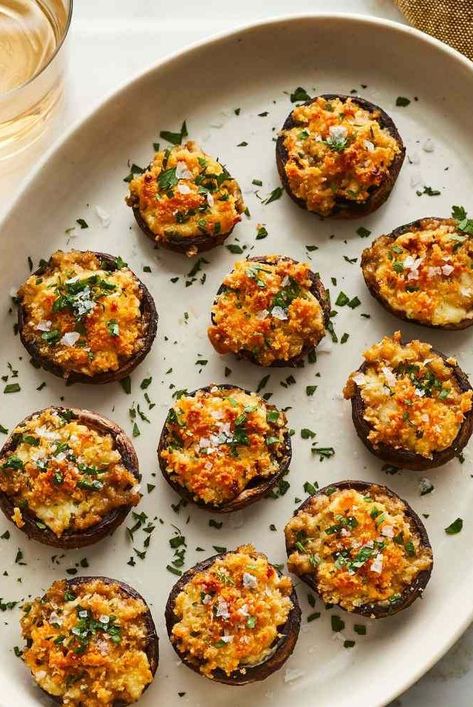 Stuffed Mushrooms With Boursin Cheese, Boursin Stuffed Mushrooms, Classic Stuffed Mushrooms, Portabella Mushrooms Recipes, Crisp Topping, Restaurant Appetizers, Southern Dinner, Cheese Stuffed Mushrooms, Baked Mushrooms