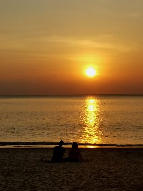 Couple watching the sunset Watch The Sunset Aesthetic, Couple Watching Sunrise Aesthetic, Couple In Sunset Aesthetic, Sunset Watching Couple, Watching Sunrise With Boyfriend, Two People Watching Sunset, Couple Watching Sunset Drawing, Sunrise Couple Aesthetic, Sunsets With You