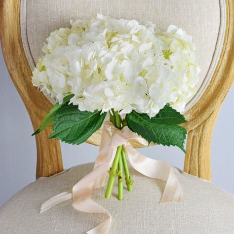 Hydrangea Bridesmaid, Hydrangea Bridesmaid Bouquet, Wedding Flower Guide, Wedding Flower Packages, Tropical Wedding Flowers, Fresh Wedding Flowers, Beach Wedding Flowers, Hydrangea Bouquet, Sage Wedding