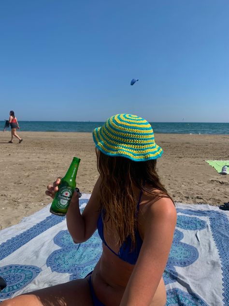 Perfect for the #beach #summer #fashion Crochet Beach Hat, Danish Summer, Beach Bucket Hat, Summer Beanie, Rainbow Hats, Cool Album Covers, Crochet Bucket, Trip Outfits, Crochet Bucket Hat