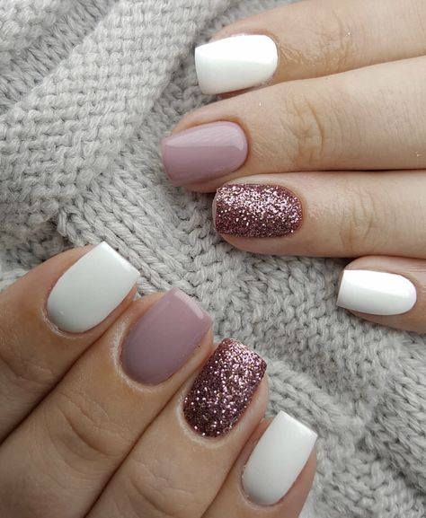 Acrylic Nail Colors Neutral, Short Nail Shellac Ideas Simple, Beautiful Dip Nails, Nails With Tape Design, Nail Art Calligraphy Pen, January Nails Ideas Simple Sparkle, Gel Nails Patterns, Neutral Pretty Nails, Short Gel Nail Designs Summer Simple