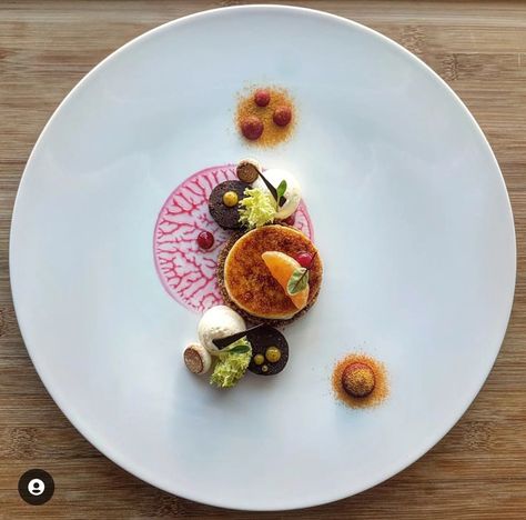 Food Plating Design, Fine Dining Plating, Fine Dining Desserts, Gourmet Food Plating, Dessert Restaurants, Plated Desserts, Food Decoration, Food Presentation, Food Plating