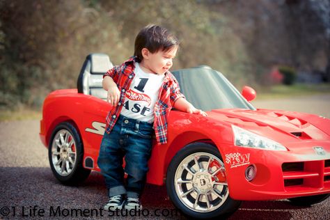 boy car photo #1st birthday #cars #boy #boy car photo #1lms Racecar Birthday Photoshoot, 2nd Birthday Photo Shoot Ideas For Boys, Birthday Photoshoot Ideas Boys, Baby Photography Poses, Baby Family Pictures, Baby Birthday Photoshoot, Car Photoshoot, Boy Photo Shoot