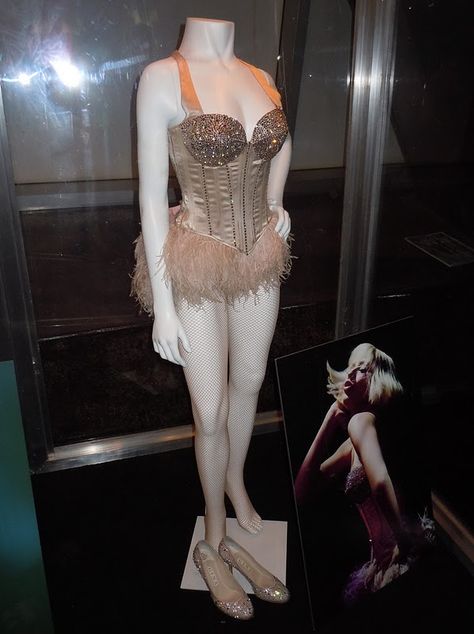 Christina Aguilera Costume, Burlesque Halloween Costumes, Film Burlesque, Christina Aguilera Burlesque, Rave Halloween Costumes, Burlesque Movie, Hallowen Party, Burlesque Outfit, Burlesque Corset