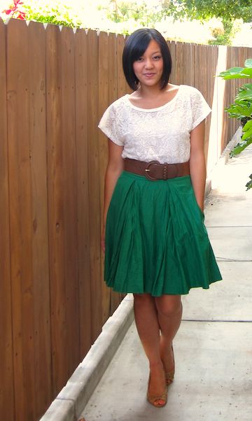 Kelly Green Outfit, Brown Belt Outfit, Outfit Color Combos, Belt Outfit, Texas Weather, Outfit Styles, Lace Tee, Skirt Summer, Outfits Spring