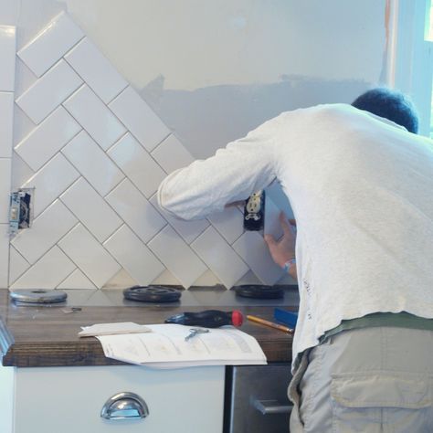 herringbone tile backsplash Diagonal Backsplash Kitchen, Diagonal Tile Backsplash, 3x6 Subway Tile Backsplash Herringbone, Subway Tile Mixed With Other Tile, Backsplash Installation, Herringbone Subway Tile, Backsplash Cheap, Herringbone Tile Backsplash, Subway Tile Patterns