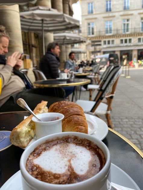 Breakfast In Restaurant Aesthetic, Breakfast Aesthetic Restaurant, Breakfast Restaurant Aesthetic, Paris Breakfast, Restaurant Aesthetic, Coffee Aroma, 2024 Goals, Paris Vibes, Breakfast Restaurants