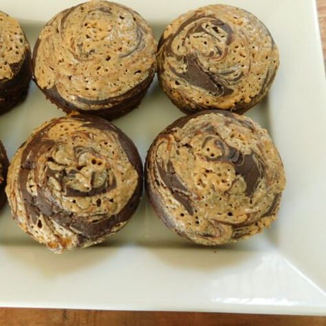 Ww Treats, Cool Diet Recipes, Ww Muffins, Smartpoints Recipes, Chocolate Peanut Butter Muffins, Healthy Chocolate Peanut Butter, Swirl Muffins, Butter Muffins, Peanut Butter Muffins