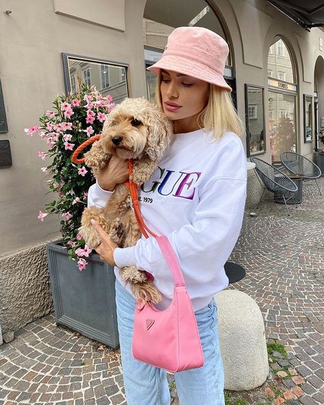 Pink Prada Bag Outfit, Pink Shoulder Bag Outfit, Prada Reedition 2000, Pink Bag Outfit, Pink Prada Bag, Pink Bags Outfit, Prada Reedition, Prada 2000, Small Designer Bags