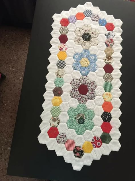 Hexie Table Runner Free Pattern, Table Runners From Old Quilts, Epp Table Runner, English Paper Piecing Table Runner, Sue Daley English Paper Piecing, Hexagon Table Runner, Hexagon Quilt Tutorial, Hexagon Projects, Hexie Projects