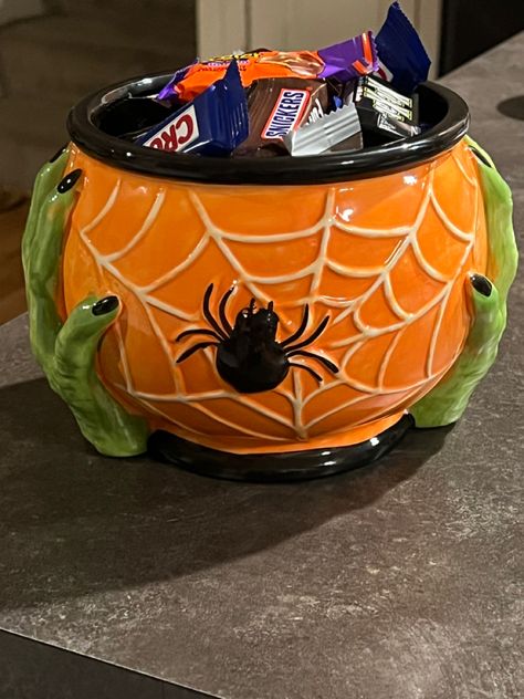 Ceramic Halloween Ideas, Halloween Dishware, Halloween Pottery Ideas, Fall Pottery Ideas, Halloween Ceramics Ideas, Ceramics Halloween, Autumn Ceramics, Halloween Ceramics, Halloween Pottery