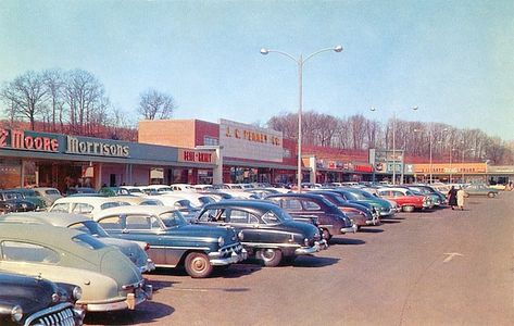 Hamden Plaza in 1957. Hamden Connecticut, Vintage Mall, Century City, New Haven, World Trade Center, Car Photos, Shopping Center, Street Scenes, Gas Station