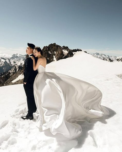 Winter Wedding Photo Ideas To Help You Capture The Spirit Of Winter ★ winter wedding photo ideas photo couple in the nature Winter Snow Elopement, Winter Prenup Photoshoot, Winter Bride Photoshoot, Winter Prewedding, Snowy Wedding Photos, Winter Wedding Photoshoot, Winter Prewedding Photoshoot, Snow Couple Photoshoot Photo Ideas, Snow Wedding Ideas