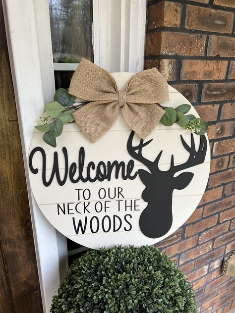 Western Door Hangers Wood Signs, Welcome Door Sign, Deer Signs, Hanger Ideas, Welcome Signs Front Door, Western Bedroom, Farmhouse Door, Door Hangers Diy, Wooden Signs Diy