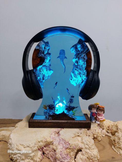 We want to send the best quality products to you. EPOXY RESIN INTERIOR ART. ART LAMP. DEEP SEA PICTURE. - The work is based on the idea of the adventure of a couple of divers to discover the secrets of the deep ocean. This work is completely handmade by a team of artisans with many years of experience, with the most meticulousness and detail. Materials include: + Natural wood + epoxy resin + Diver duo + Whale shark. The 5V power supply and USB charging port make this lamp great. to charge phones and laptops. 16 color modes for you to customize the light to your liking, the lamp can be lightly cleaned with a soft cloth soaked in water and squeezed dry, very convenient to use. Size: 24cm high 16cm wide 5cm deep * The package you receive is: + Handmade resin lamps + USB cable for a lamp stand Resin Interior, Epoxy Lamp, Great Whale, Crystal Lights, Sea Pictures, Quince Decorations, Resin Lamp, Art Lamp, Crafts Gifts