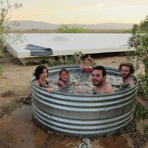 Stock Tank Bathtub Diy, Outdoor Bathtub Diy, Stock Tank Tub, Stock Tank Bathtub, Diy Stock Tank Hot Tub, Plastic Stock Tanks, Hillbilly Hot Tub, Backyard Hot Tub, Stock Tank Hot Tub