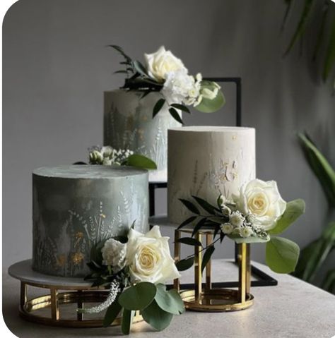 Sage Green Cake Ideas, Bridesmaid Dresses Grey, Sage Green And Grey, Sage Green Bridesmaid Dresses, Sage Green Bridesmaid, Wedding Cake Dessert Table, Penguin Cake, Sage Green Wedding Colors, Ideas Matrimonio