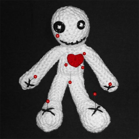 Amigurumi: Voodoo Doll (Pin Cushion) Amigurumi Voodoo Doll, Crochet Monsters, Halloween Crochet Patterns, Voodoo Doll, Pin Doll, Voodoo Dolls, Paper Stars, Halloween Crochet, Pin Cushion