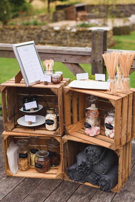 Bar Wedding Ideas, Wedding Food Station Ideas, Smores Bar Wedding, Wedding Food Station, Food Station Ideas, Smores Station, Bbq Buffet, Smores Bar, Campground Wedding