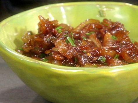 Balsamic Onion and Garlic Relish Sweet Onion Relish Recipe, Garlic Relish, Basic Meatloaf, Onion Dip Recipe, Balsamic Onions, Relish Recipe, Relish Recipes, Onion Sauce, Onion Relish