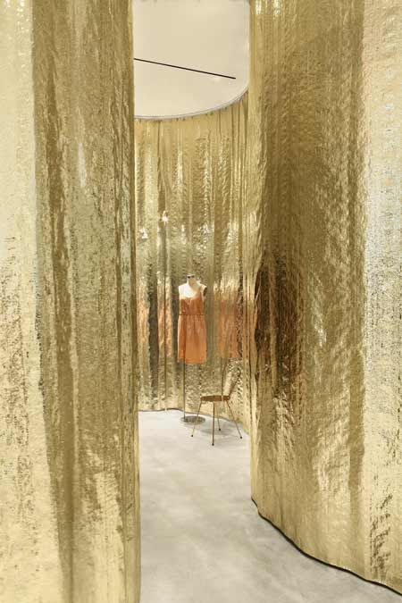 Gold Curtains, Japanese Architect, Retail Interior, Luminaire Design, Retail Space, Derek Lam, Boutique Design, Architect Design, Retail Design