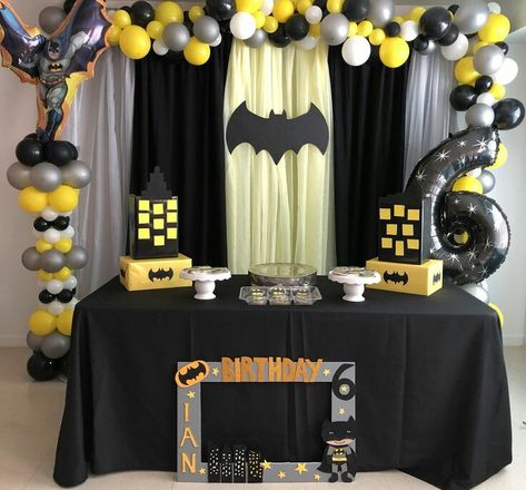 Batman Party Foods, Batman Party Favors, Batman Theme Party, Batman Party Supplies, Batman Party Decorations, Batman Themed Birthday Party, Lego Batman Birthday, Batman Birthday Cakes, Theme Bapteme